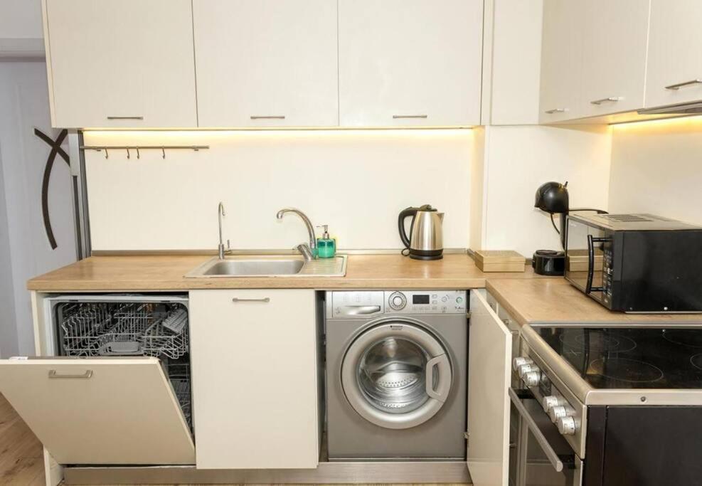 Modern Bright Apartment Close To City Center And Grand Mall Βάρνα Εξωτερικό φωτογραφία