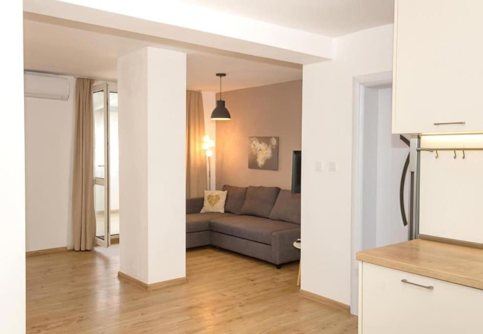 Modern Bright Apartment Close To City Center And Grand Mall Βάρνα Εξωτερικό φωτογραφία