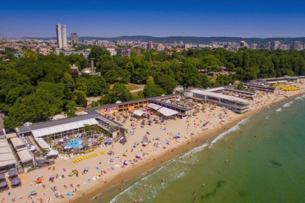 Modern Bright Apartment Close To City Center And Grand Mall Βάρνα Εξωτερικό φωτογραφία